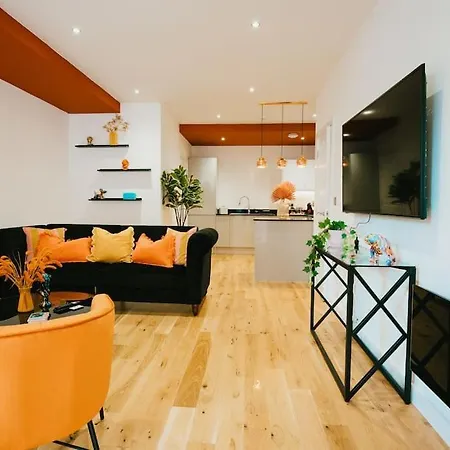 Holiday home Dawn House - Wyndale Living -bham Jq 3br Townhouse Birmingham